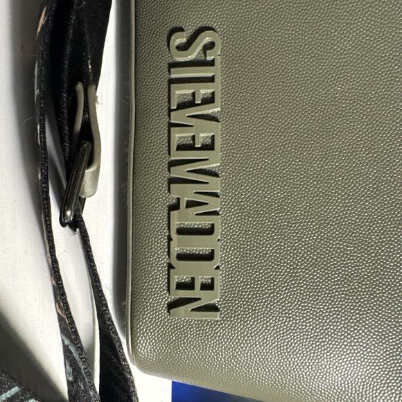 Steve Madden Dome Crossover Purse/ Bag Zip Up Olive Green Color. Good Condition! - Picture 4 of 16